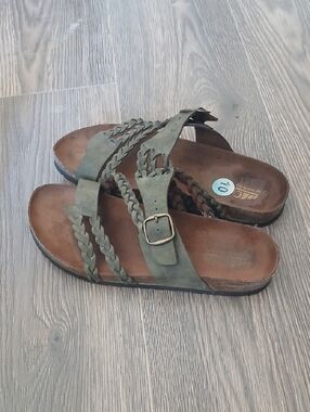 CLIFFF BY WHITE MOUNTAIN Men’s Olive Braided Slide Sandals with Buckle